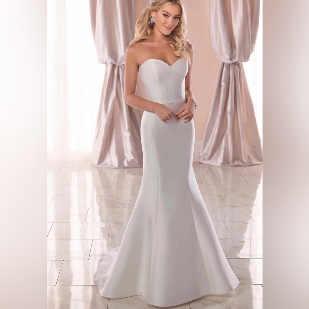 NWOT- STELLA YORK WEDDING GOWN STYLE: 6774‎